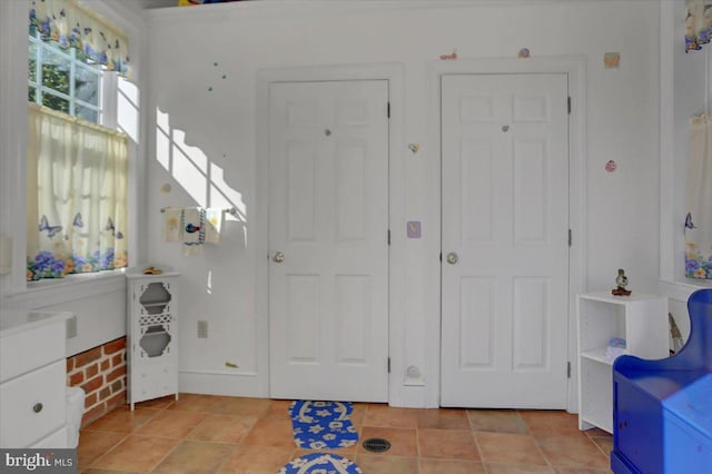 entryway featuring light tile patterned floors