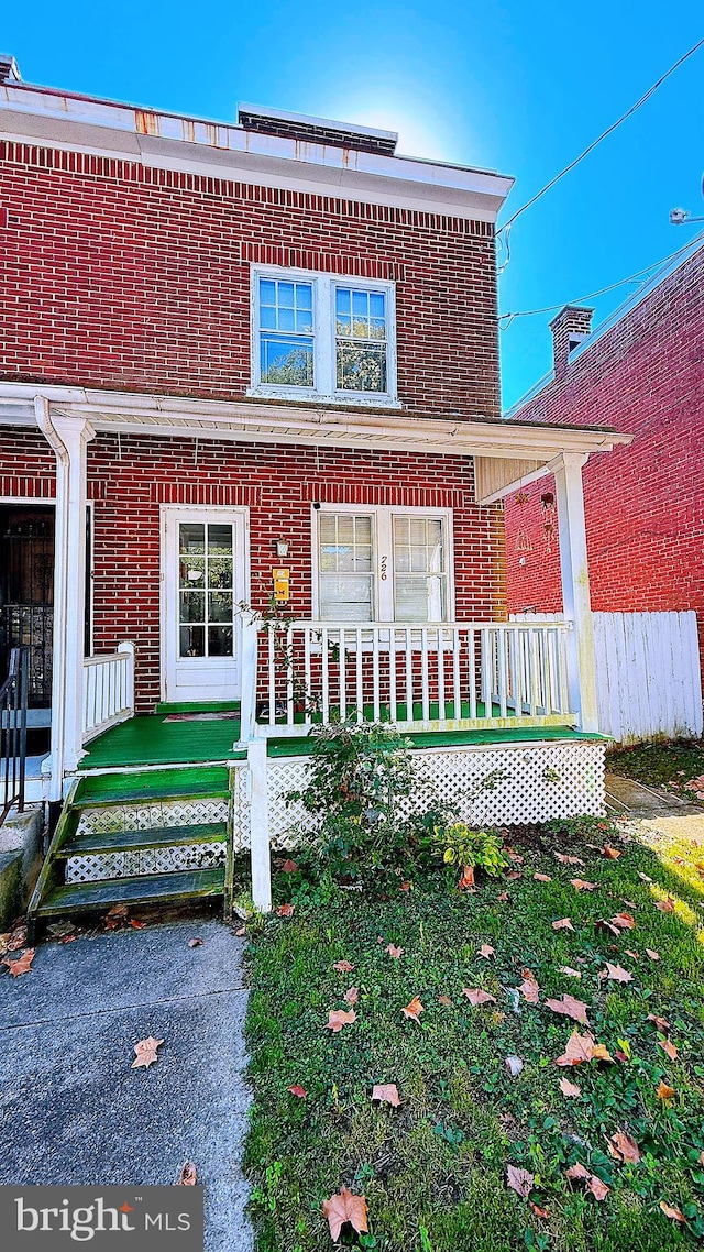 exterior space featuring a front yard and a porch