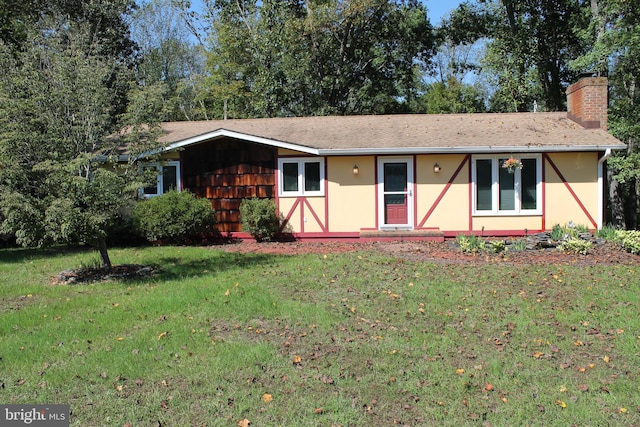 single story home featuring a front lawn