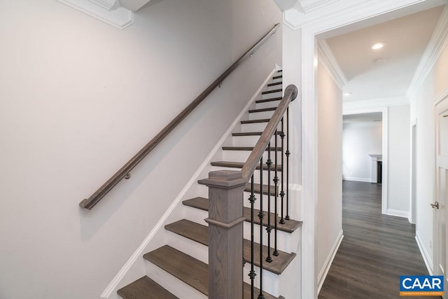 stairway featuring crown molding and hardwood / wood-style floors