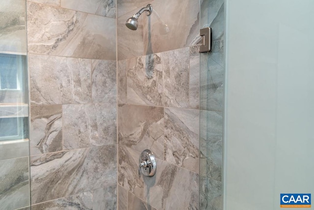 interior details with a tile shower