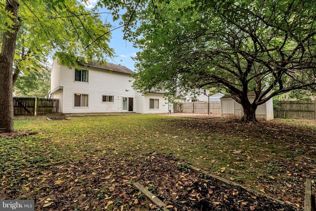 back of house featuring a yard