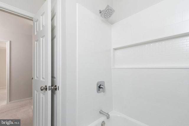 bathroom featuring tiled shower / bath combo