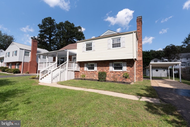 view of front of house featuring a front lawn and a carport