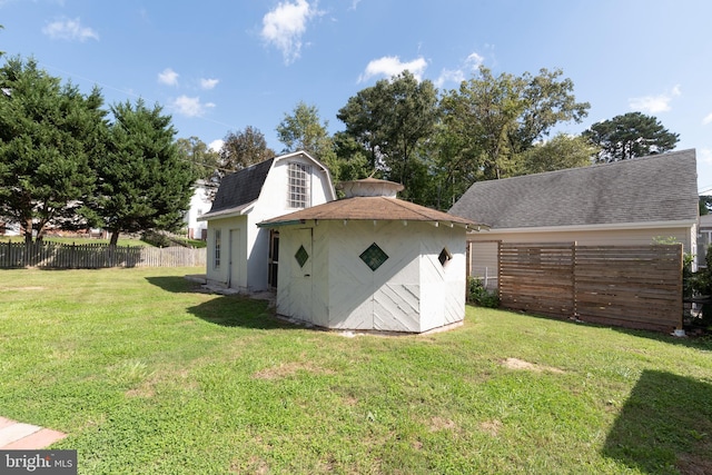 view of outdoor structure featuring a yard