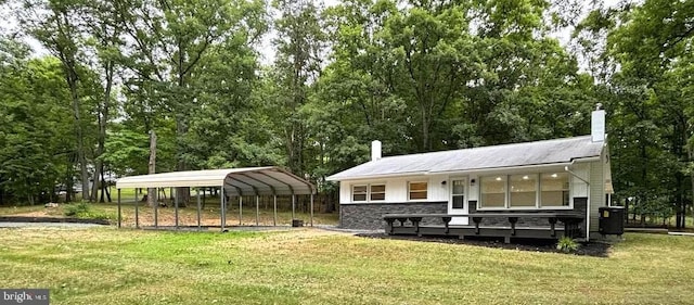 view of property's community featuring a yard