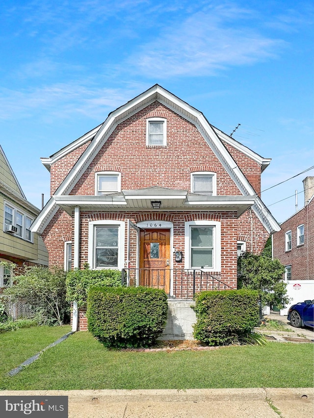 view of front facade with a front lawn