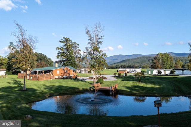 water view featuring a mountain view