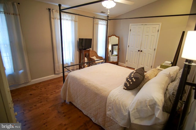 bedroom featuring a closet, hardwood / wood-style flooring, vaulted ceiling, and ceiling fan