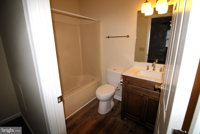 full bathroom with a notable chandelier, shower / bath combination, wood-type flooring, toilet, and vanity