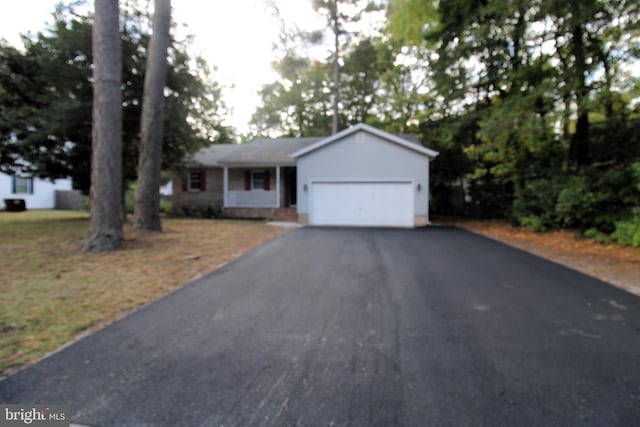 view of front facade featuring a garage