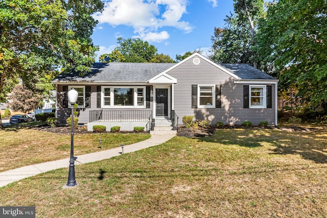 ranch-style home featuring a front lawn