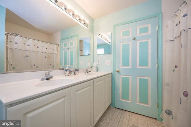 bathroom with a shower with curtain and vanity