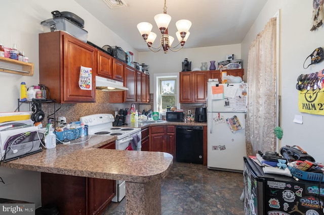 kitchen featuring black appliances, a breakfast bar, kitchen peninsula, pendant lighting, and an inviting chandelier