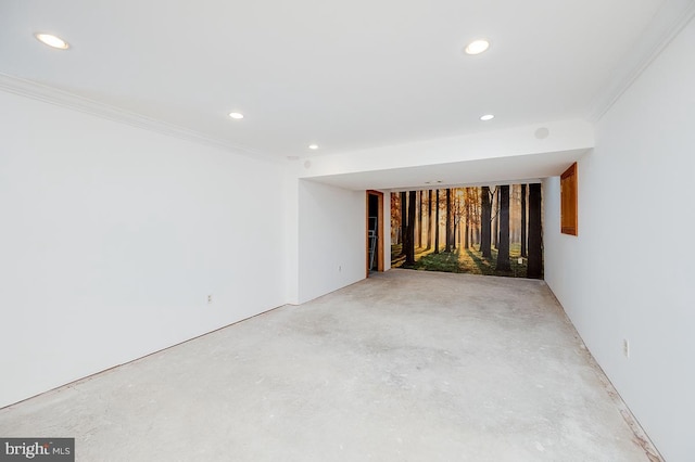 empty room featuring ornamental molding