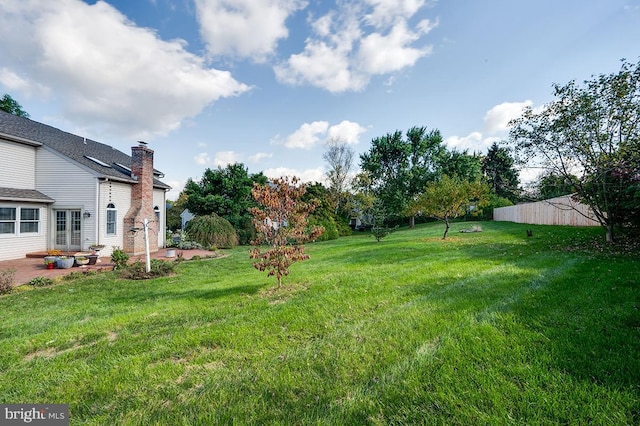 view of yard featuring a patio