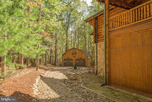 view of yard with an outbuilding and a garage