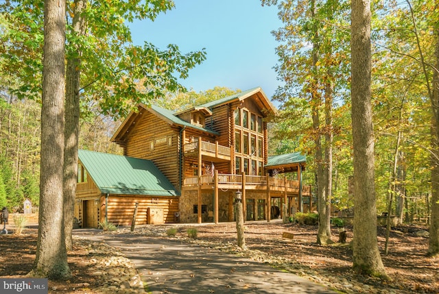 back of house featuring a wooden deck