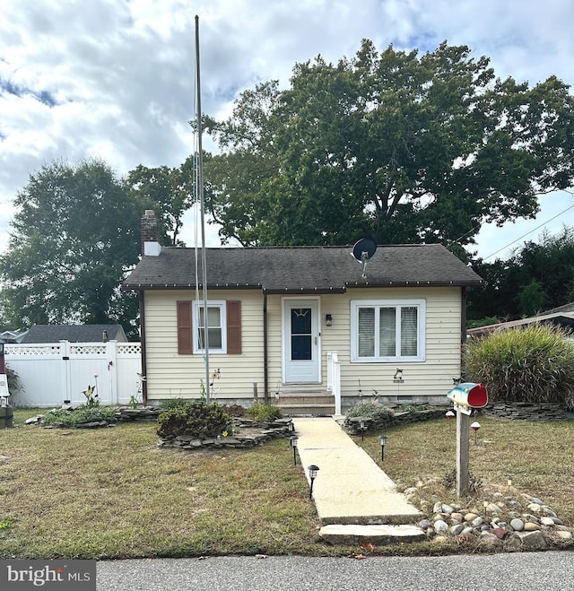 view of front of home with a front yard