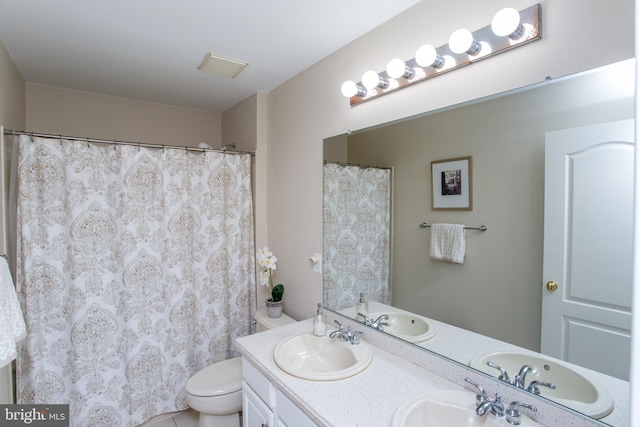 bathroom with a shower with curtain, vanity, and toilet