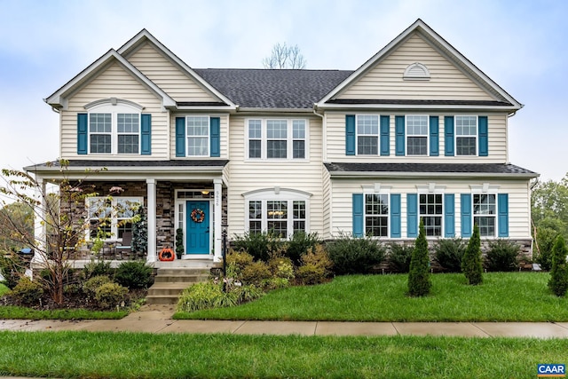 view of front of house featuring a front lawn