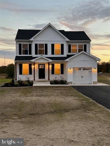 view of front facade featuring a garage