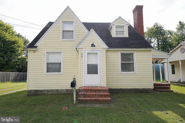 cape cod-style house with a front yard