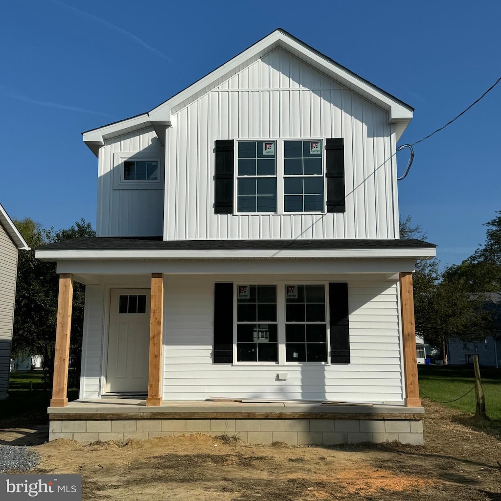 view of front facade with a porch