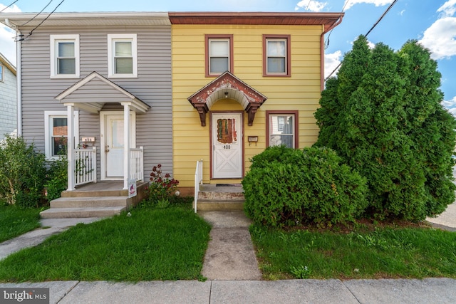 view of front of property