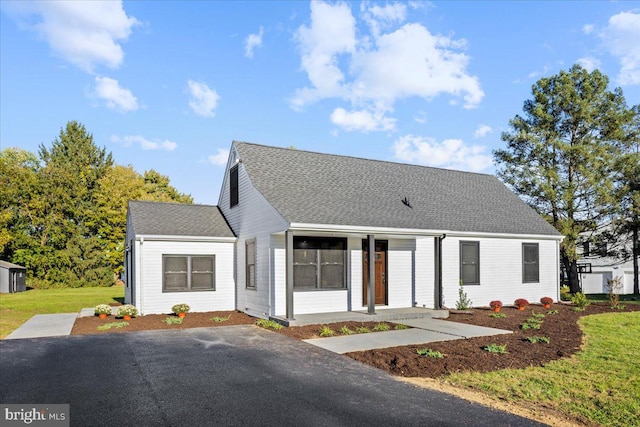 view of front of home with a front lawn and covered porch