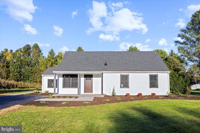 view of front of home with a front lawn