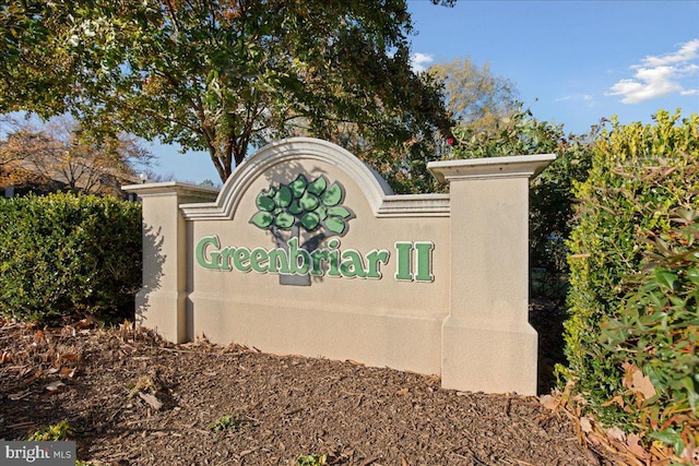 view of community / neighborhood sign