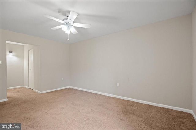 carpeted empty room featuring ceiling fan