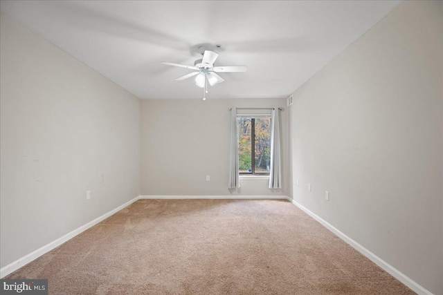 carpeted empty room featuring ceiling fan