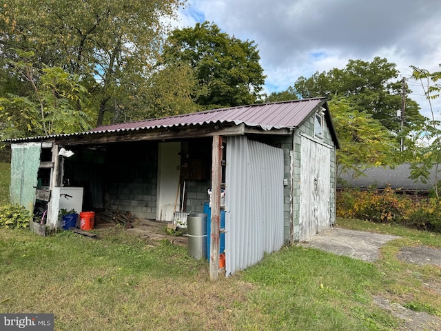 view of outbuilding with a lawn