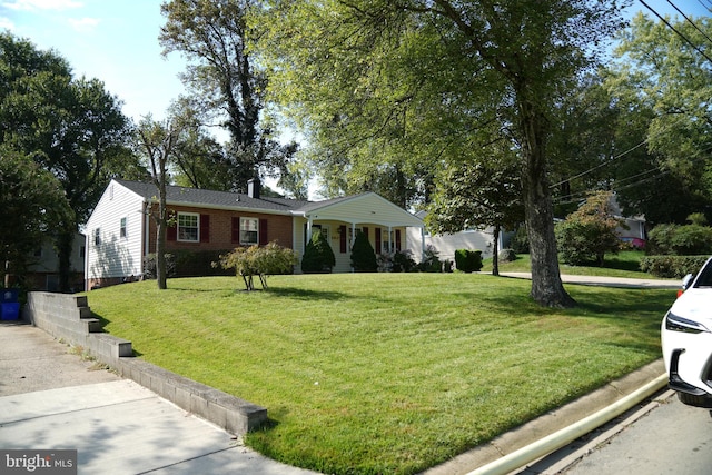 ranch-style house featuring a front lawn