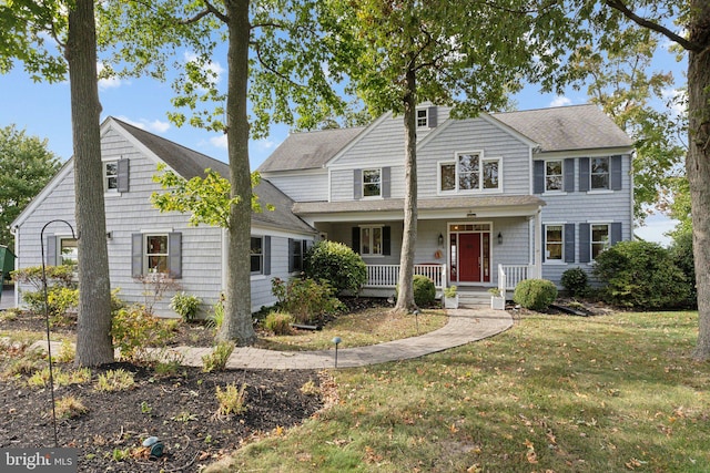 view of front facade featuring a porch and a front lawn