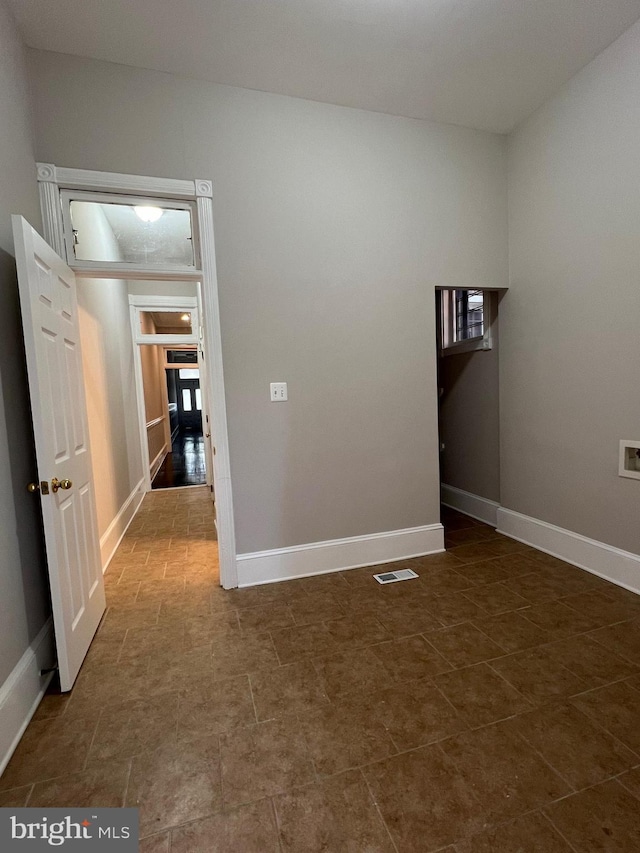 spare room featuring visible vents and baseboards