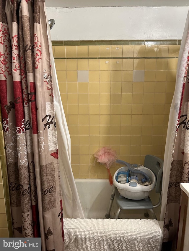 bathroom with shower / tub combo with curtain and vanity