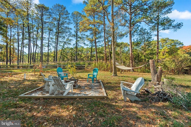 view of yard featuring a fire pit