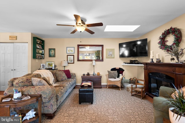 living room with a skylight and ceiling fan