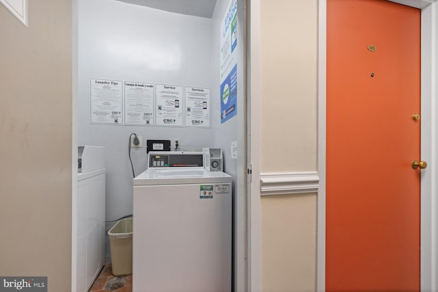 laundry room with washing machine and dryer