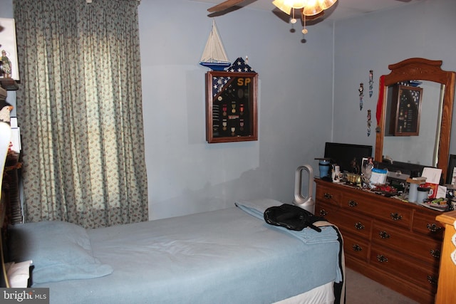 bedroom with ceiling fan