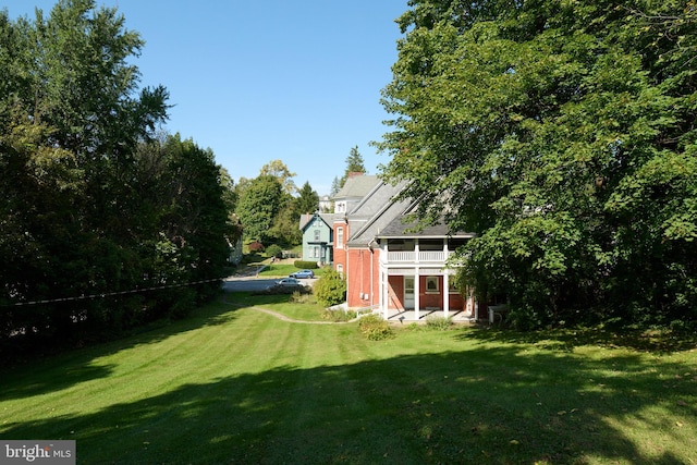 view of yard featuring a balcony