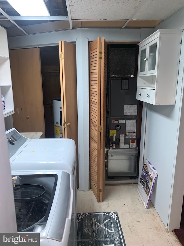 laundry area featuring water heater and washer and dryer