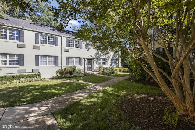 view of front of home with a front lawn