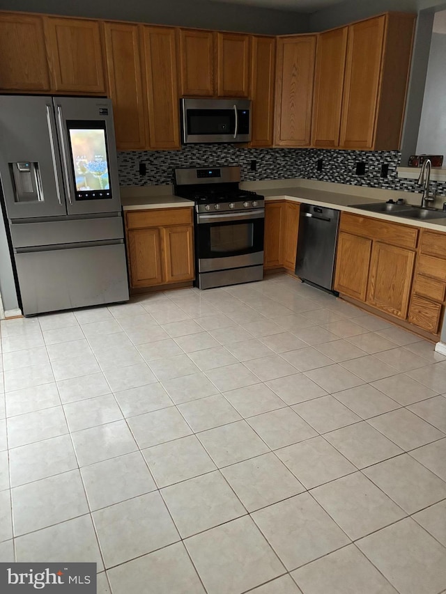 kitchen with tasteful backsplash, sink, and stainless steel appliances