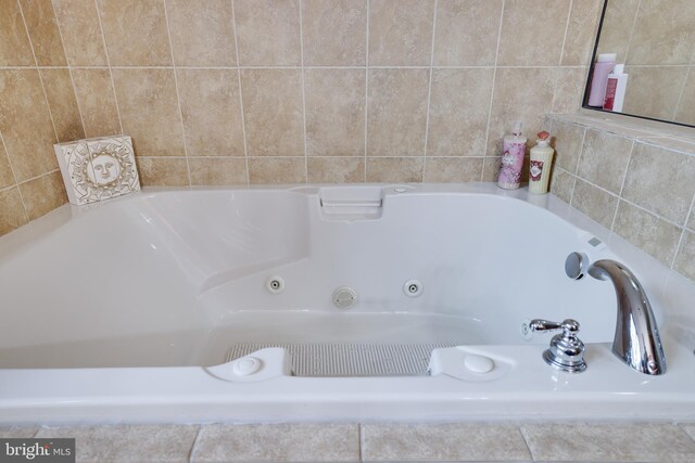 bathroom with tiled tub