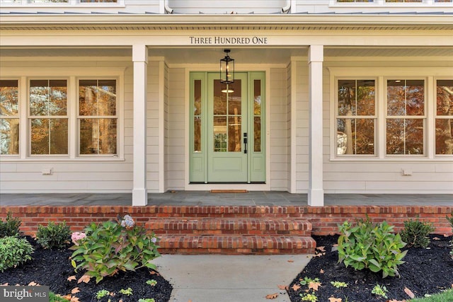 property entrance featuring a porch