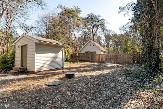 view of yard with a shed